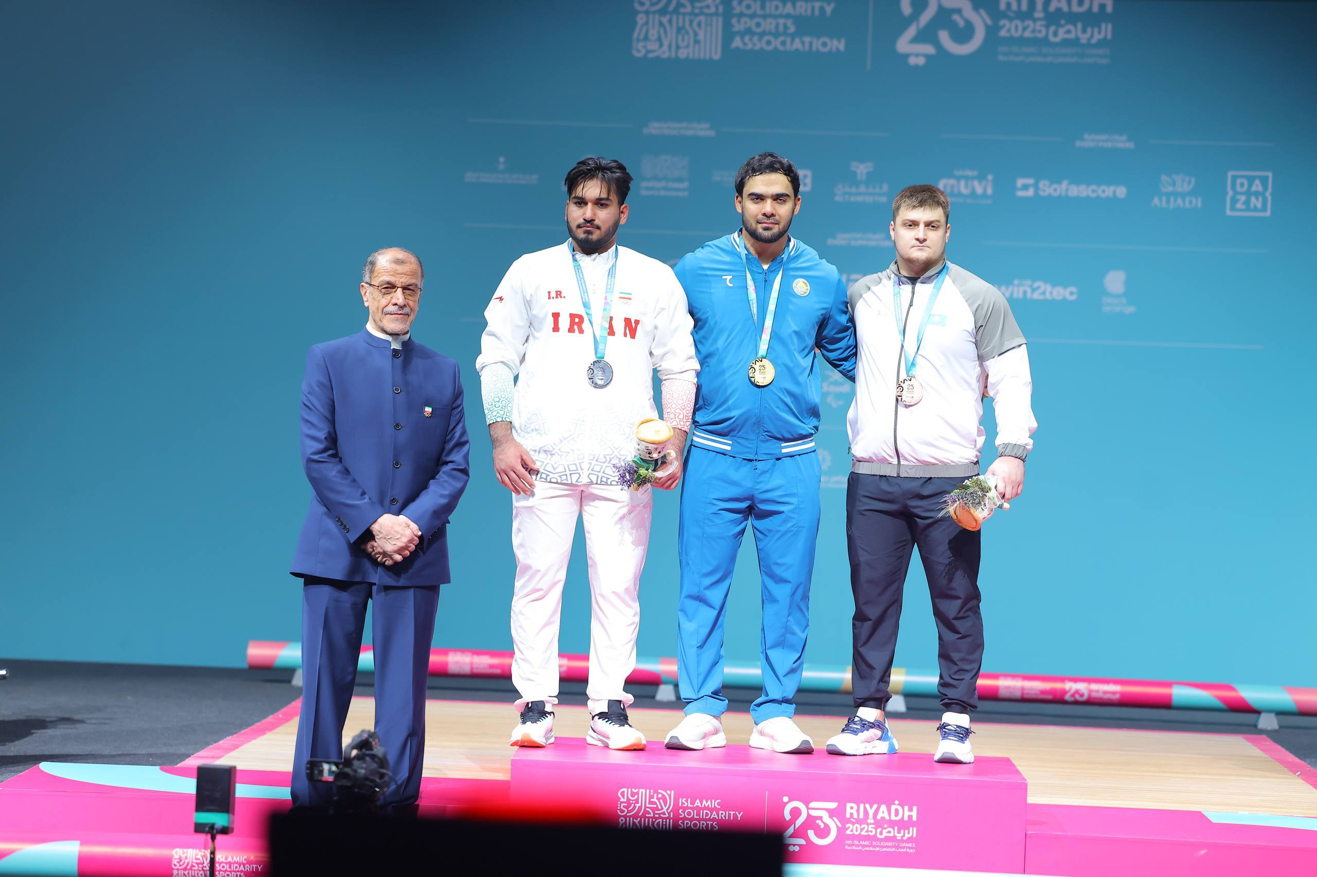 زنده از عربستان| نصیری در یک&zwnj;ضرب اوت کرد، در دوضرب نقره گرفت/ قطعی شدن سه مدال در کاراته و موی&zwnj;تای